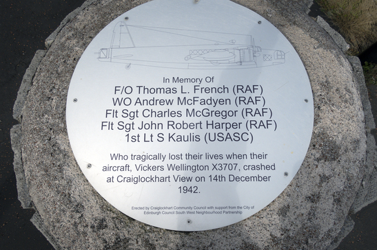 CraigLockhart View (Edinburgh area) Wellington Memorial — photograph